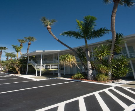 Regency Inn & Suites Sarasota - Regency Inn Ample Parking
