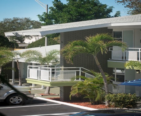 Regency Inn & Suites Sarasota - Regency Inn Exterior Stairs