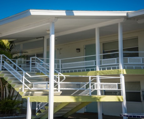 Regency Inn & Suites Sarasota - Wide Stairwell
