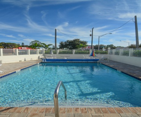 Regency Inn & Suites Sarasota - Bask In The Florida Sun